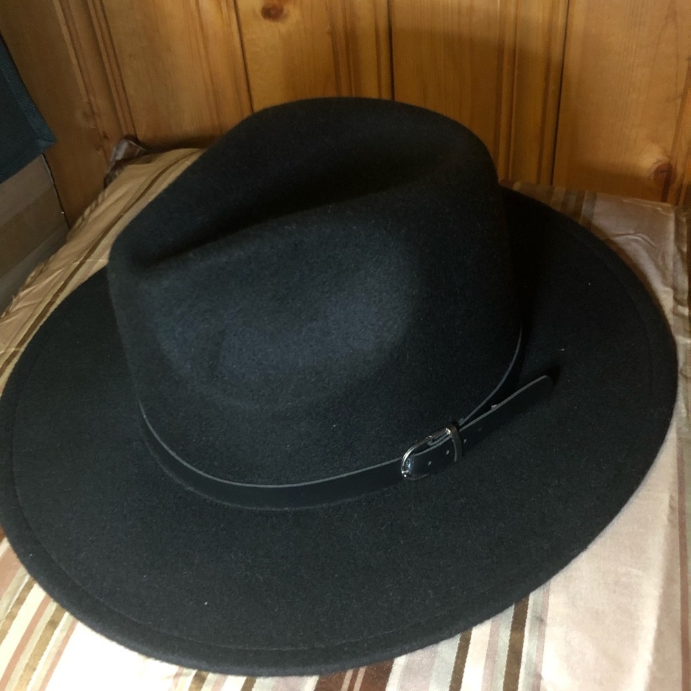 Black hat.